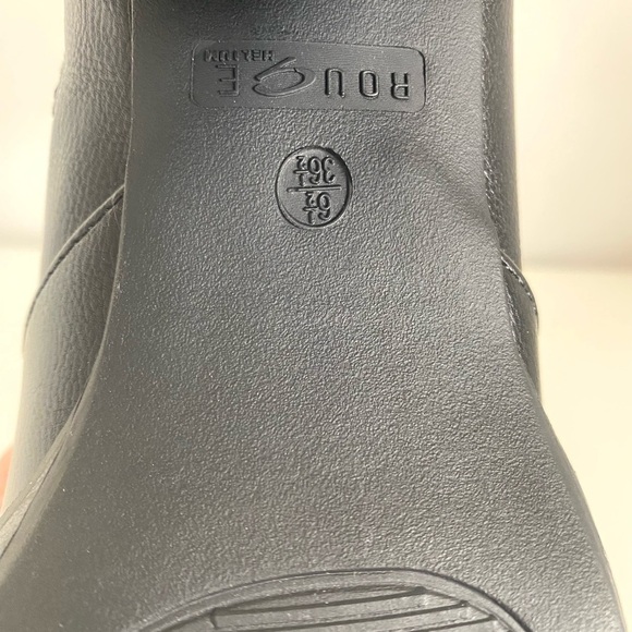 NWOB Rouge Helium Black Ankle Boots - Picture 10 of 10